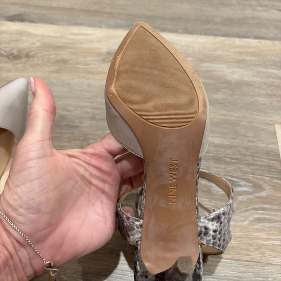 NINE WEST GRAY PUMP WITH SNAKESKIN - Picture 11 of 12